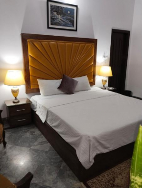 Homewood Suites Family Guest House & Apartments